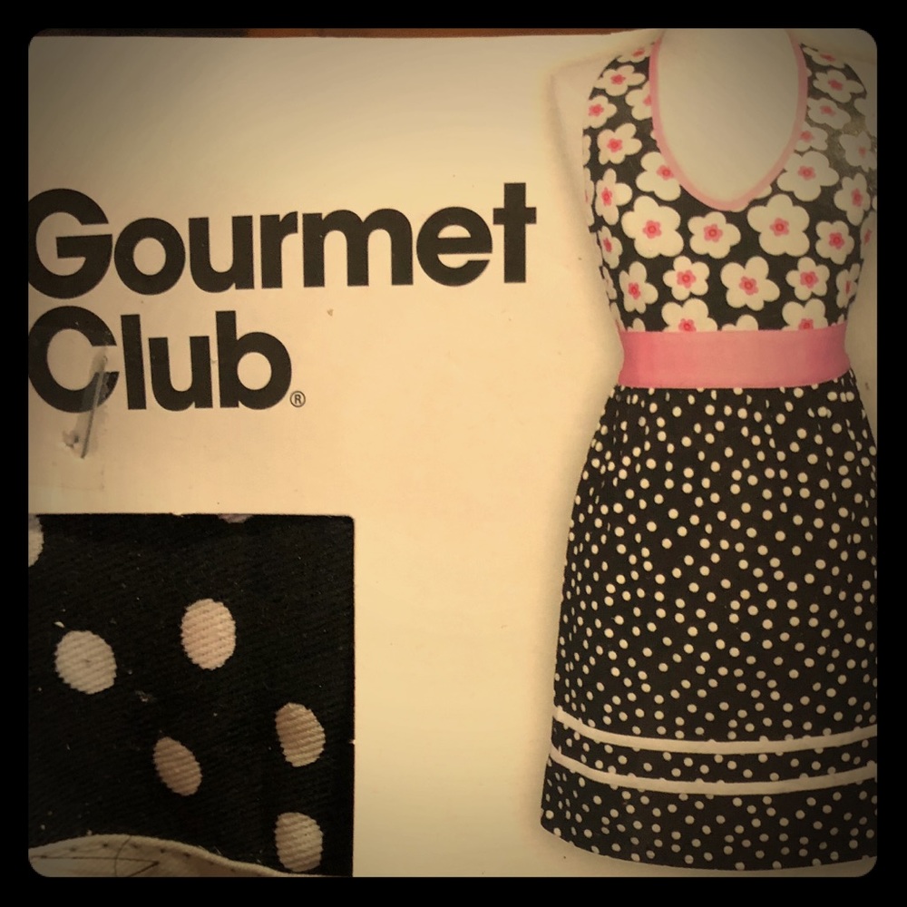 Apron very pretty with polka dots.